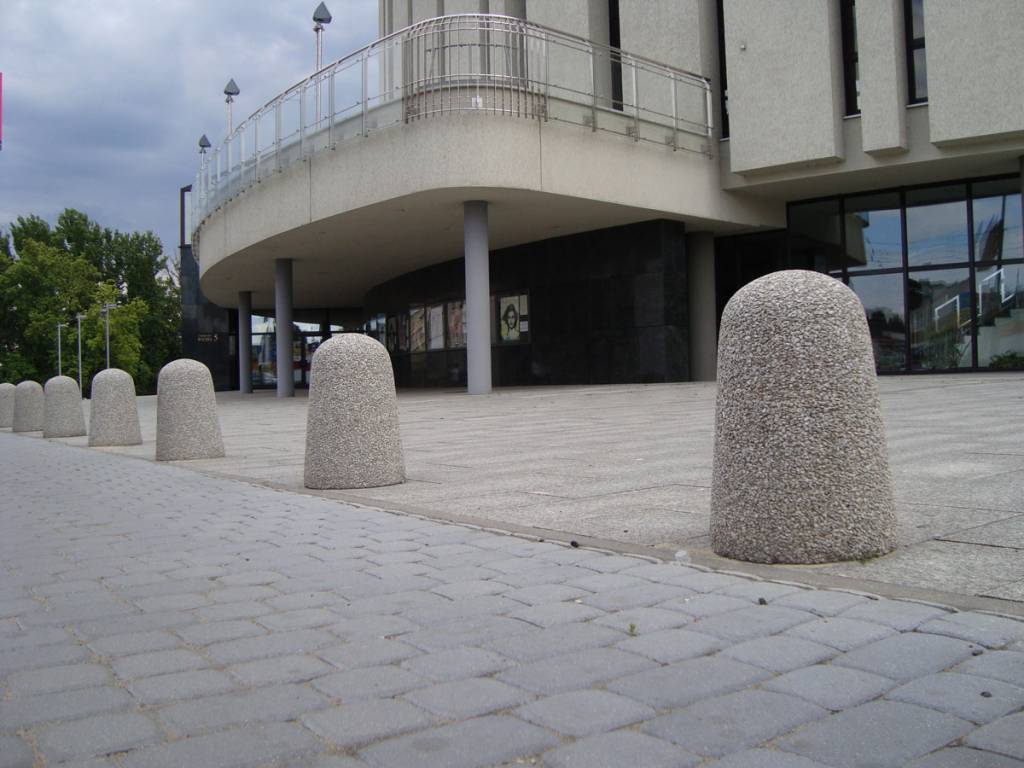 betoninis atitvaras